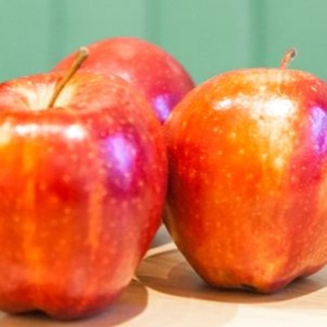 APPLE.